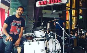 Celso Borges se mostró muy habilidoso en la batería.