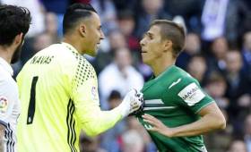 El guardameta del Real Madrid se molestó por la jugada del futbolista del Leganés.