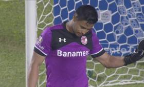 El guardameta mexicano habló fuertes palabras sobre las críticas que recibe el técnico azteca. (Foto: Univision).