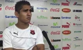 Jorge Claros no se guardó nada y atacó el arbitraje en Costa Rica.