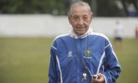 En El Salvador cosechó tres títulos nacionales y uno de la Concacaf con el Alianza, dos con Atlético Marte y uno con Águila.