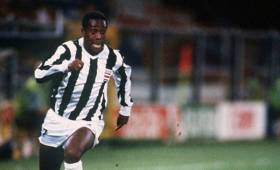 Fotografía de la carrera épica que protagonizó Medford tras el pase de Guimaraes, para marcar el 2-1 definitivo ante Suecia y conseguir el pase a octavos de final en el Mundial de Italia 90.