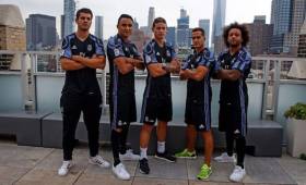 El centroamericano fue parte de los futbolistas escogidos para presentar el tercer uniforme del Real Madrid.