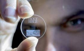 Han usado cristal nanoestructurado para grabar y recuperar información. 360 ​​TB, con vida útil prácticamente ilimitada a temperatura ambiente.