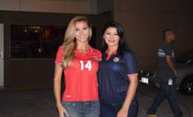 Desde muy temprano las ticas se hicieron presentes al estadio Nacional para apoyar a su selección. (Foto: Jeison Solano)