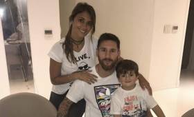 Lionel Messi celebró sus 30 años al lado de su familia, publicó una fotografía en sus redes sociales.