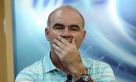 Tras los malos resultados el técnico argentino del Comunicaciones tomó la decisión de renunciar a su cargo.