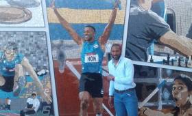 Rolando Palacios se siente motivado después de haber recibido este homenaje.