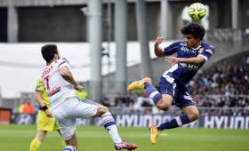 Yeltsin Tejeda no pudo evitar que su equipo descendiera a la tercera división de Francia.