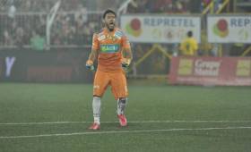 Leonel Moreira del Herediano es el mejor arquero del torneo y así lo demostró en el primer duelo de la semifinal ante Belén.