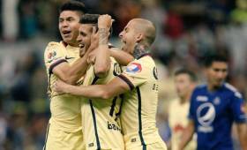América celebrando el primero gol convertido al Motagua en el estadio Azteca. Foto cortesía de Récord