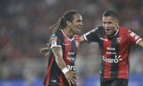 Roger Rojas y McDonald son la dupla en ataque del momento en Centroamérica. (Foto: la Nación)