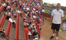 Con la camiseta de Honduras puesta, Wilmer Cruz fue a apoyar a Honduras en Dallas.