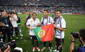 Pepe celebró a lo grande la obtención de la Liga con el Real Madrid y sus compatriotas.