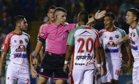 El cuarteto arbitral fue agredido en el camerino por varios aficionados (Imagen ilustrativa)