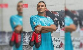 Keylor Navas mostró las botas con las que jugará el clásico español el próximo sábado. (Foto: Keylor Navas)