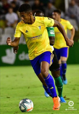 FOTOS: Titular y gol anulado, así fue el debut de Choco Lozano con el Cádiz