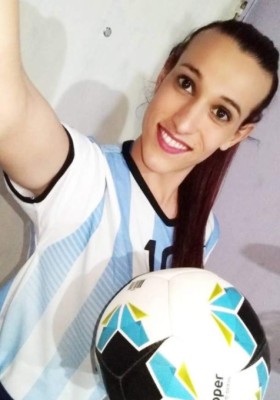 Se gradúa de enfermera y debuta con su nuevo club: Mara Gómez revela cómo el fútbol la salvó del suicidio
