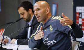 Zinedine Zidane en una rueda de prensa del Real Madrid.