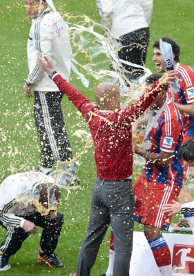 Bayern Munich estrena copa y uniforme en Alemania