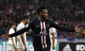 Paris Saint-Germain's Brazilian forward Neymar celebrates after scoring a goal during the French L1 football match between Olympique Lyonnais (OL) and Paris Saint-Germain (PSG) at the Groupama stadium on September 22, 2019 in Decines-Charpieu, near Lyon. (Photo by JEFF PACHOUD / AFP)