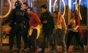 Cientos de personas han sido vistas corriendo por la Plaza de la Republique en el centro de París, por razones que no están claras, según informa la CNN. La gente ha empezado a correr para salir de la plaza por órdenes de la policía y se ha producido una pequeña estampida. La zona estaba llena de gente y se han producido escenas de carreras, pánico y miedo.