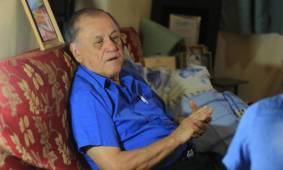 Chelato Uclés ha mostrado leves signos de mejoría, pero la batalla continúa. Su familia sigue confiando que la mano de Dios tocará al gran 'Maestro'.