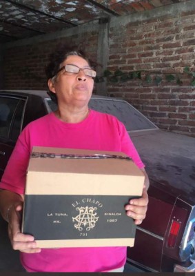 La hija del 'Chapo' Guzmán regala víveres y mascarillas con la imagen de su padre