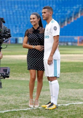 ¡Espectacular! Theo Hernández le celebra el cumpleaños a su preciosa novia periodista