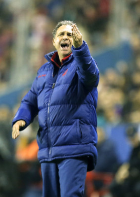 Con triplete de Tello, Barcelona vence 4-1 al Levante en Copa del Rey