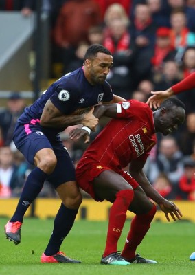 ¡Polémica! Jugadores del Liverpool y Bournemouth no se dan la mano por el coronavirus