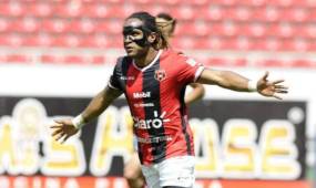 Posterior al juego en declaraciones a los medios el delantero afirmó que él buscó la tarjeta amarilla para llegar 'limpio' a la cuadrangular final.