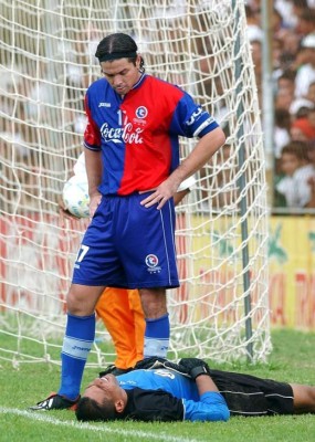 Así fue el primer 11 de Nahún Espinoza con Olimpia ante Motagua en el 2005