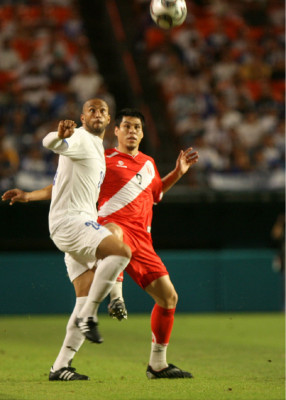 Honduras 1 vr Perú 2, en Miami el 18 de Noviembre 2009.