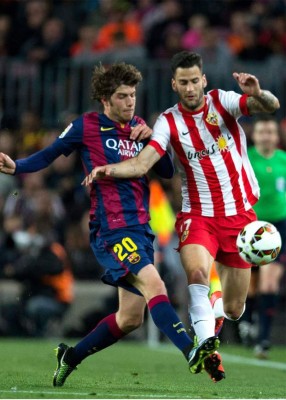 Barcelona goleó 4-0 a Almería y sigue firme hacia el título