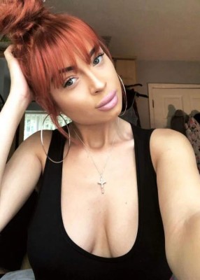 Lamentable: Sexy novia de futbolista de la Premier League fue asaltada desnuda en su casa