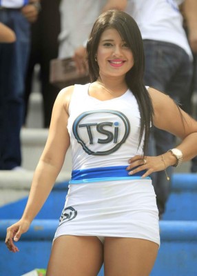 Ellas son las infartantes chicas que engalanaron el Honduras vs Panamá