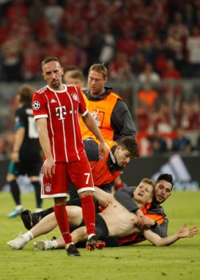 NO SE VIO EN TV: El susto de Ribery al final y el bonito gesto de Ramos con Navas