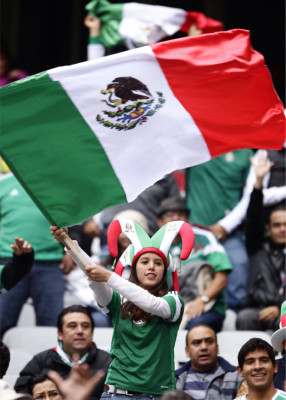 Ambiente en el Estadio Azteca -Mexico vs Nueva Zelandia .