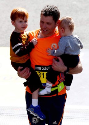 Boston vuelve a correr su maratón un año después de los atentados