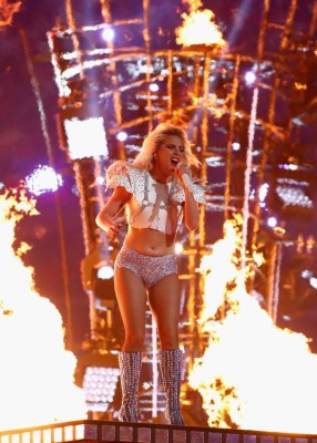 FOTOS: Así fue el show de Lady Gaga en el mediotiempo del Super Bowl