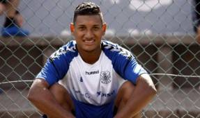 Bryan Acosta habló del Tenerife, del cambio de posición y hasta de la crisis que vive Honduras por la política.