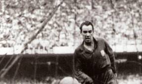 Telmo Zarra fue destronado este sábado por Lionel Messi que llegó a 253 tantos en la liga española.