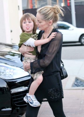 Dos futbolistas entre los famosos que son padres gracias a un vientre de alquiler