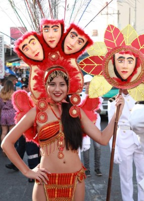 ¡BELLEZA! La campanita se roba el show en el carnaval de La Ceiba