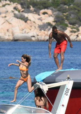 Picantes vacaciones: Melissa Satta deslumbra junto a Kevin Prince Boateng en Cerdeña