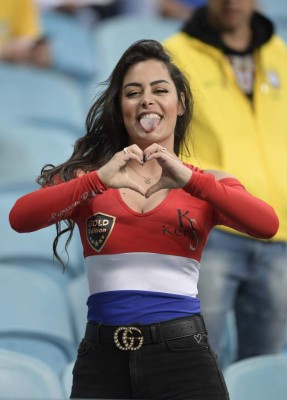 Larissa Riquelme se roba los suspiros en el Brasil-Paraguay de la Copa América, ¿Quién es su nueva amiga?