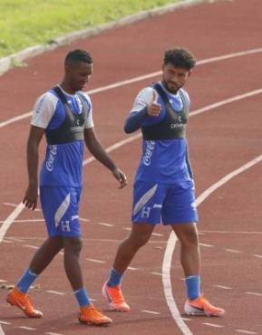 SelecciÃ³n nacional de fÃºtbol de Honduras - entrenamiento 2019 .- Danilo Acosta, la novedad en el entrenamiento de la SelecciÃ³n- Danilo Acosta es un futbolista estadounidense nacido en Honduras. Juega de defensa y su equipo actual es el Orlando City SC de la Major League Soccer