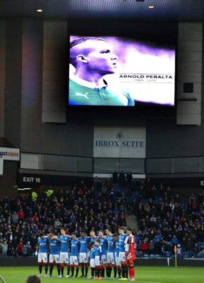 FOTOS: Así le rindieron homenaje a Arnold Peralta en Escocia