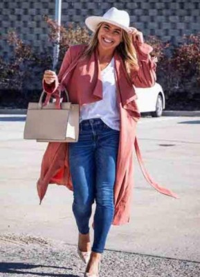 El mediocampista Roger Espinoza anuncia compromiso matrimonial con guapa futbolista en EUA